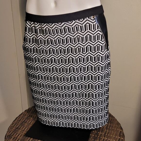 Raffaella Stretch Textured Pencil Skirt M Graphic Pull On Faux Leather Career - Picture 9 of 9
